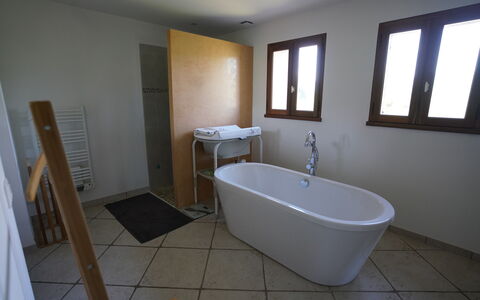 Lou Lann Vras: Pavimentazione, Pavimento, Idraulico Fixture, Legna, Interior Design, Bagno, Idraulico, Rubinetto, Camera, Casa
