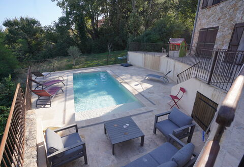 Lou Lann Vras: Piscina, Mobili Da Esterno, Mobilia, Materiale Composito, Ricorrere, Lettino, Sedia, Ombrello, Flagstone, Shade