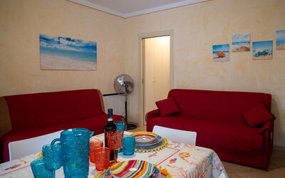 Tortoreto Vista Mare 1 600.1: Mobilia, Proprietà, Blu, Tavolo, Cornice, Divano, Azzurro, Comfort, Soggiorno, Tessile
