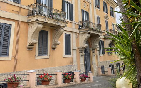 Welcome Rome: Costruzione, Finestra, Facciata, Quartiere, Cittadina, Zona Residenziale, Appartamento, Casa, Balcone, Porta