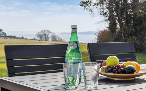 Salka - 200M to the Fjord: Mobilia, Interior Design, Pavimentazione, Pavimento, Soffitto, Camera, Sedia, Tavolo, Appartamento, Cucina & Sala Da Pranzo Tavolo