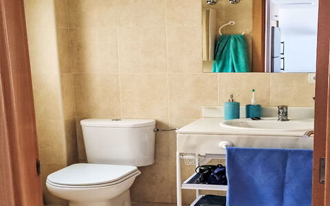 Sotavento: Specchio, Proprietà, Idraulico Fixture, Lavello, Lavandino Del Bagno, Bagno, Rubinetto, Viola, Gabinetto, Interior Design