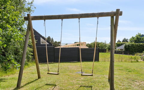 Veetrikki - 350M from the Sea: Swing, Legna, Attrezzatura Giochi All'Aperto, Lotto, Plain, Terreno Di Gioco, Shade, Parco, Giardino, Prato