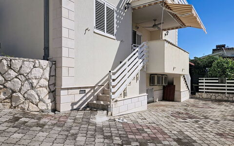 Lille: Zona Residenziale, Le Scale, Materiale Composito, Casa, Urban Design, Calcestruzzo, Balcone, Shade, Corrimano