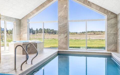 Sönke - 4Km from the Sea: Piscina, Pavimentazione, Soffitto, Pavimento, Materiale Composito, Ricorrere, Estate, Illuminazione Diurna, Design, Villa