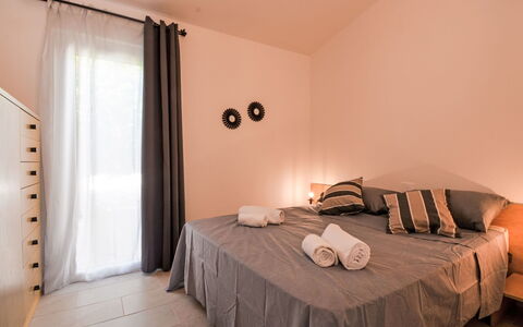Costa Rei 510: Pianta, Mobilia, Tavolo, Costruzione, Cielo, Sedia, Nube, Shade, Finestra, Legna