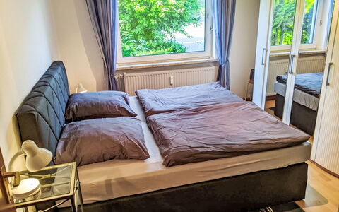 Harzsonne: Camera Da Letto, Mobilia, Letto, Legna, Interior Design, Pavimentazione, Lenzuolo, Pavimento, Bedding, Camera