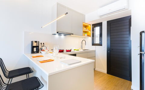Los Canarios 527: Cabinetry, Mobilia, Costruzione, Controsoffitto, Sedia, Cucina, Arancia, Interior Design, Elettrodomestico Da Cucina, Casa