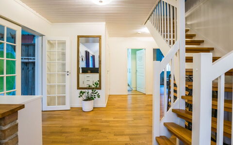 Tyttelsson: Finestra, Facciata, Architettura, Porta, Casa, Estate, Dimora, Finestra A Ghigliottina, Balcone, Villa