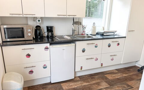 Tyttelsson: Cucina, Elettrodomestico Da Cucina, Cabinetry, Pavimentazione, Controsoffitto, Apparecchio Major, Cassetto, Pavimento, Interior Design, Credenza