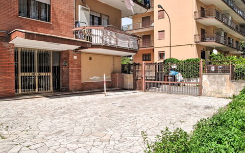 La Conca: Pianta, Costruzione, Finestra, Manto Stradale, Urban Design, Pavimentazione, Condominio, Zona Residenziale, Immobiliare, Marciapiede