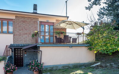 Castagnole Monferrato 200: Pianta, Proprietà, Finestra, Cielo, Costruzione, Vaso Di Fiori, Pianta Della Casa, Quartiere, Zona Residenziale, Legna