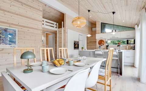 Aruna - 550M from the Sea: Tetto, Casa, Casa, Villetta, Porta, Raccordo, Deck, Portico, Plank, Latifoglie