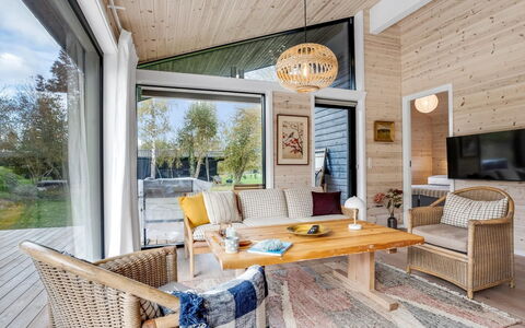 Aruna - 550M from the Sea: Legna, Interior Design, Mobilia, Casa, Soffitto, Sedia, Soggiorno, Porta, Divano, Cucina & Sala Da Pranzo Tavolo