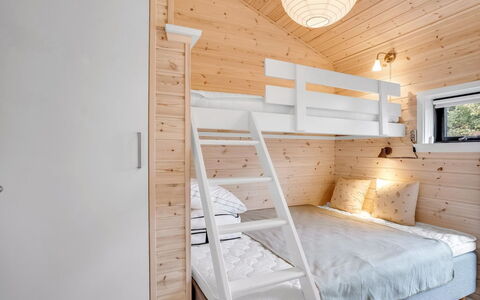 Aruna - 550M from the Sea: Legna, Camera Da Letto, Interior Design, Casa, Pavimento, Color Legno, Latifoglie, Letto, Plank, Soffitto