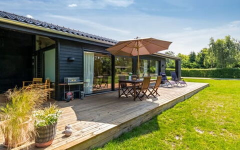 Aruna - 550M from the Sea: Tetto, Casa, Casa, Villetta, Porta, Raccordo, Deck, Portico, Plank, Latifoglie