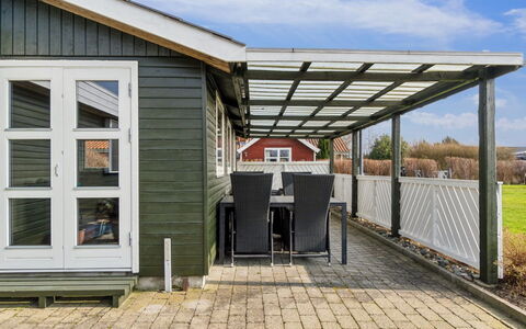 Bjarni - 175M from the Sea: Legna, Casa, Portico, Deck, Latifoglie, Tetto, Color Legno, Pavimento In Legno, Eco Hotel