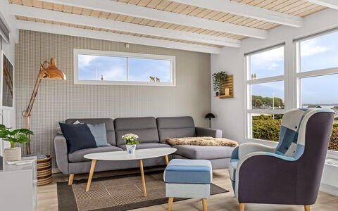 Filomena - 300M from the Sea: Mobilia, Interior Design, Pavimentazione, Pavimento, Legna, Divano, Soggiorno, Sedia, Casa, Tavolo