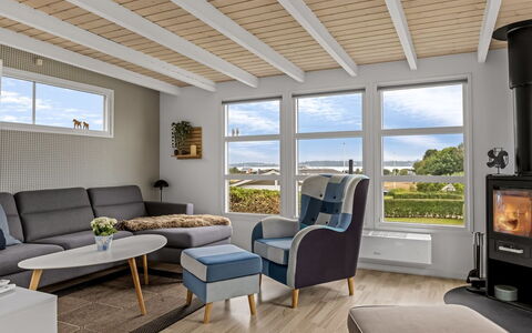 Filomena - 300M from the Sea: Mobilia, Interior Design, Pavimentazione, Pavimento, Legna, Soffitto, Camera, Sedia, Divano, Soggiorno