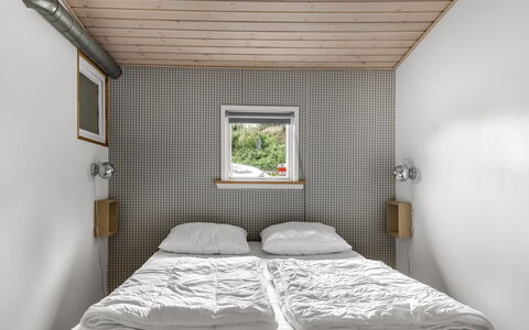 Filomena - 300M from the Sea: Parete, Legna, Camera Da Letto, Interior Design, Letto, Soffitto, Lenzuolo, Pavimento, Bedding, Pavimentazione