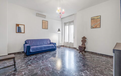 Romina Apartment, Florence, Campo Marte: Pavimentazione, Pavimento, Interior Design, Appartamento, Soffitto, Camera, Divano, Soggiorno, Tappeto