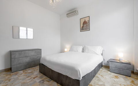 Romina Apartment, Florence, Campo Marte: Pavimento, Pavimentazione, Interior Design, Appartamento, Soffitto, Camera Da Letto, Letto, Bedding, Hotel