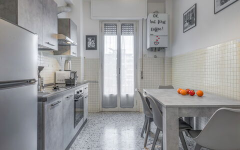 Romina Apartment, Florence, Campo Marte: Pavimentazione, Interior Design, Pavimento, Mobilia, Cucina, Soffitto, Controsoffitto, Appartamento, Apparecchio Major, Camera