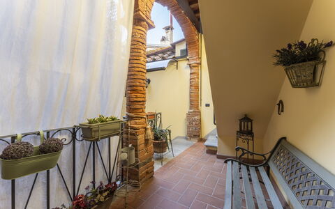 Lounge Flat Camaiore, Wifi, Versilia Coast: Pianta, Costruzione, Legna, Pianta Della Casa, Pavimento, Parete, Pavimentazione, Sedia, Casa, Immobiliare