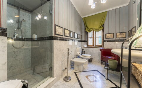 Lounge Flat Camaiore, Wifi, Versilia Coast: Proprietà, Idraulico Fixture, Vasca Da Bagno, Bagno, Doccia, Costruzione, Interior Design, Architettura, Rubinetto, Pavimento