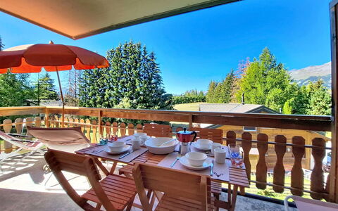 La Verdure Est N°22: Color Legno, Larice, Sedia, Latifoglie, Portico, Eco Hotel, Shade, Landscaping, Balcone