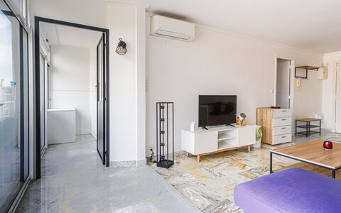 Roquebrune Cap Martin 110: Costruzione, Televisione, Illuminazione, Cornice, Divano, Comfort, Pavimentazione, Casa, Pavimento, Sala