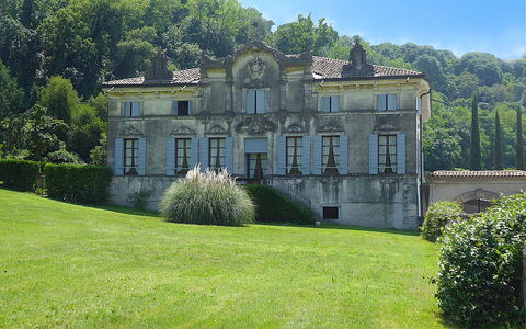 Il Vigneto, Verona, Pool, Wifi: Arbusto, Estate, Dimora, Giardino, Prato, Villa, Una Casa Maestosa, Cortile, Agriturismo, Landscaping
