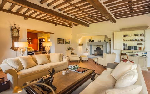 Villa Bongi: Mobilia, Interior Design, Parete, Divano, Pavimentazione, Soffitto, Legna, Camera, Soggiorno, Pavimento
