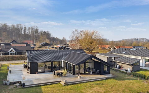 Viveke - 10M from the Sea: Legna, Casa, Portico, Deck, Latifoglie, Tetto, Color Legno, Pavimento In Legno, Eco Hotel