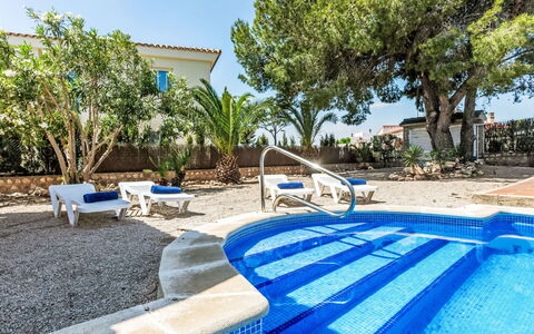 Mare Nostrum: Acqua, Pianta, Giorno, Proprietà, Costruzione, Piscina, Azzurro, Albero, Cielo, Architettura