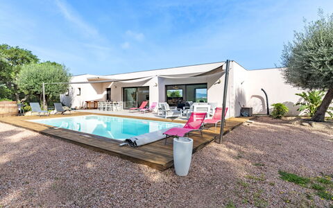 Villa Lamas: Acqua, Pianta, Giorno, Proprietà, Costruzione, Piscina, Azzurro, Albero, Cielo, Architettura