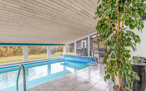 Estella - 900M from the Sea: Mobilia, Interior Design, Pavimentazione, Pavimento, Soffitto, Camera, Sedia, Tavolo, Appartamento, Cucina & Sala Da Pranzo Tavolo