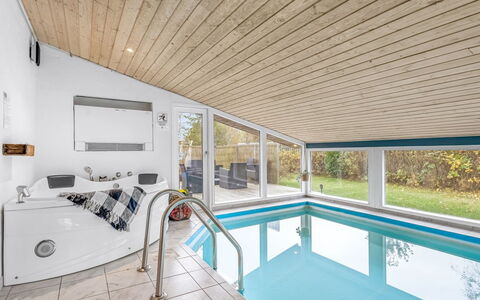 Estella - 900M from the Sea: Mobilia, Interior Design, Pavimentazione, Pavimento, Soffitto, Camera, Sedia, Tavolo, Appartamento, Cucina & Sala Da Pranzo Tavolo