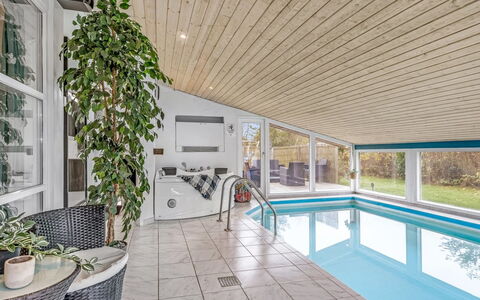 Estella - 900M from the Sea: Mobilia, Interior Design, Pavimentazione, Pavimento, Soffitto, Camera, Sedia, Tavolo, Appartamento, Cucina & Sala Da Pranzo Tavolo