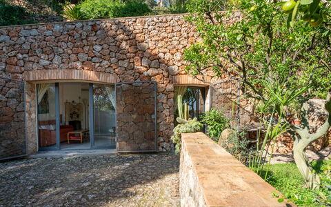 Il Faro: Parete, Roccia, Muro ​​Di Pietra, Arbusto, Giardino, Brick, Calcestruzzo, Landscaping, Shade