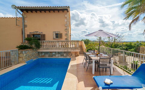 Campas: Nube, Cielo, Pianta, Mobilia, Proprietà, Costruzione, Acqua, Blu, Azzurro, Sedia