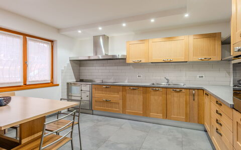 Elisa: Cucina, Controsoffitto, Cabinetry, Mobilia, Pavimentazione, Elettrodomestico Da Cucina, Interior Design, Legna, Apparecchio Major, Pavimento