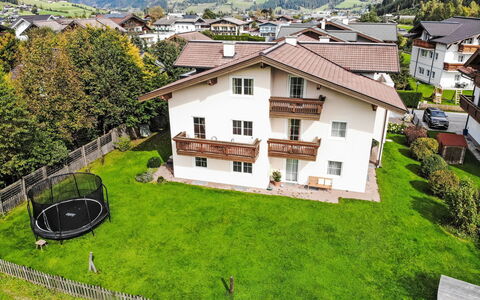 Flachau 450: Costruzione, Pianta, Proprietà, Finestra, Casa, Lotto, Architettura, Urban Design, Albero, Cielo