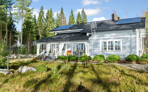 Rehviranta: Piscina, Catena Montuosa, Eco Hotel, Ricorrere, Estate, Valle, Villa, Landscaping, Resort Citta ', Backyard