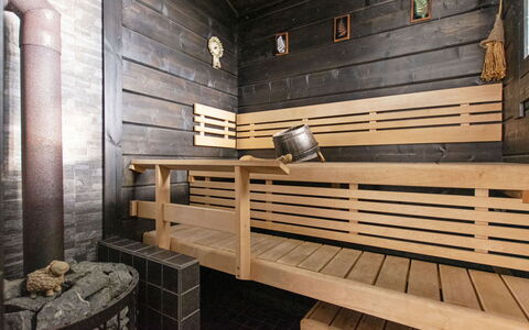 Rehviranta: Piscina, Catena Montuosa, Eco Hotel, Ricorrere, Estate, Valle, Villa, Landscaping, Resort Citta ', Backyard