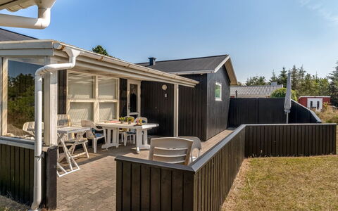 Enken - 450M from the Sea: Legna, Casa, Tetto, Portico, Casa, Porta, Raccordo, Villetta, Deck, Latifoglie