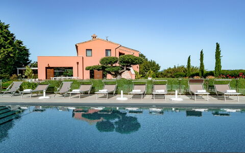 Relais Tenuta Santori: Acqua, Cielo, Pianta, Azzurro, Albero, Costruzione, Corpo D'Acqua, Paesaggio Naturale, Urban Design, Tempo Libero