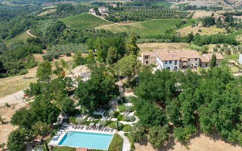 Punteriolo Spereto Family Apartment With Pool,: Albero, Zona Residenziale, Paesaggio, Visione Globale, Lotto, Insediamento Umano, Fotografia Aerea, Area Rurale, Estate, Piscina