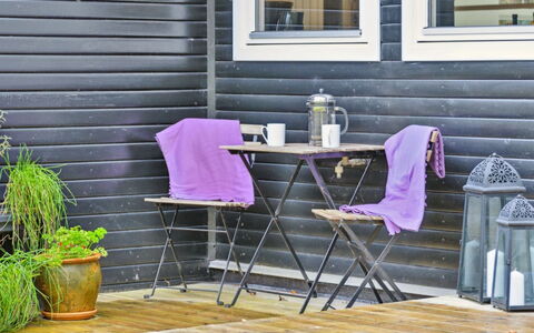 Jannike - 150M from the Sea: Legna, Casa, Portico, Deck, Latifoglie, Tetto, Color Legno, Pavimento In Legno, Eco Hotel
