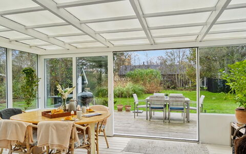 Jannike - 150M from the Sea: Legna, Casa, Portico, Deck, Latifoglie, Tetto, Color Legno, Pavimento In Legno, Eco Hotel